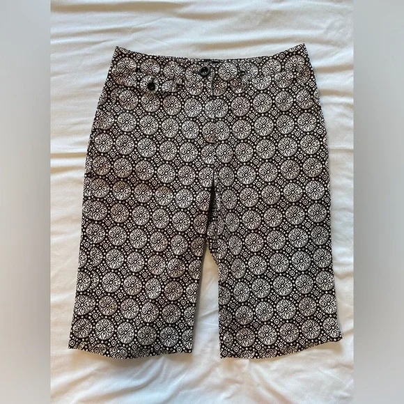 Talbots Chocolate and Ivory Geometric short size 4 - Picture 9 of 10